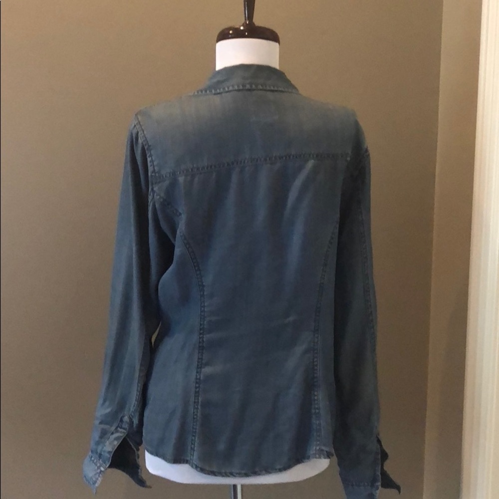 Guess Button Up Top - image 3